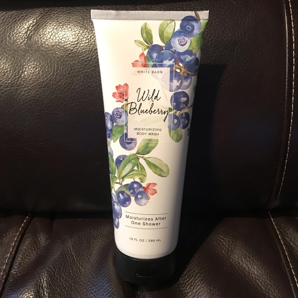Wild blueberry bath And Body work creamy body wash